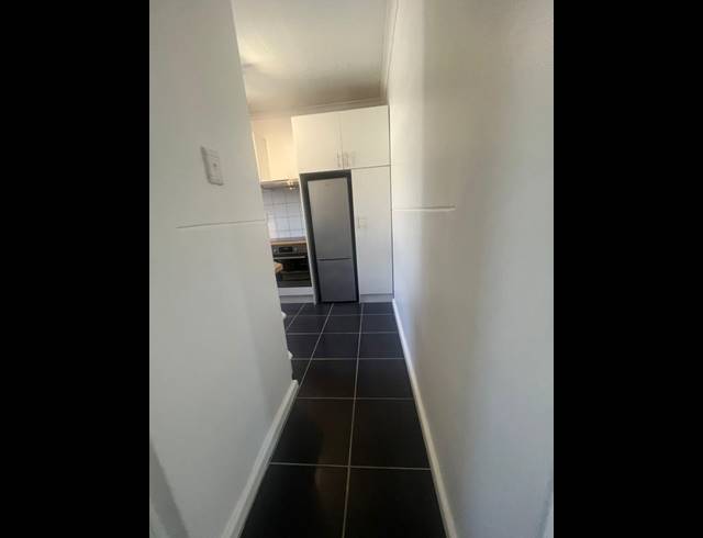 2 BEDROOM PROPERTY TO RENT IN VREDEHOEK